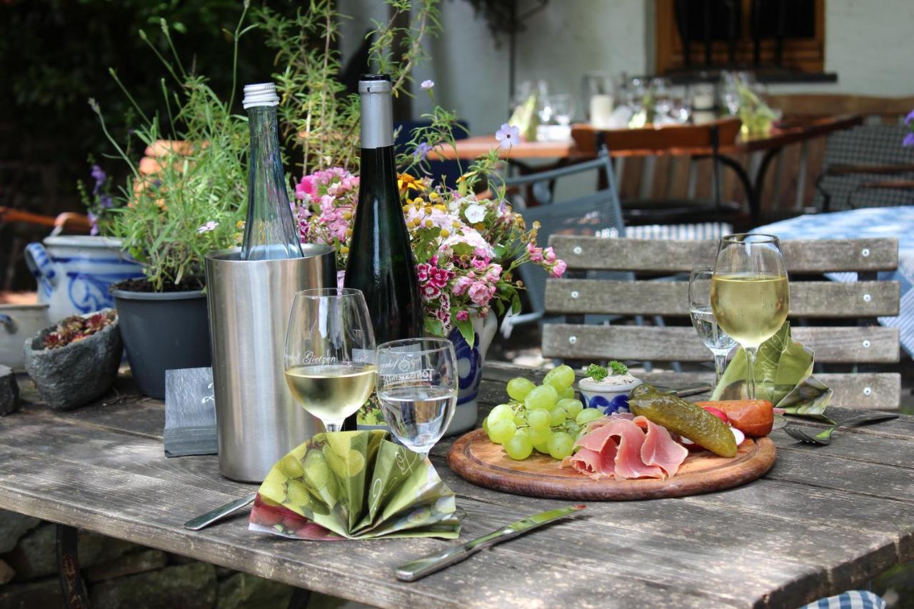Winzerhof Gietzen Hotel Hatzenport Eksteriør billede