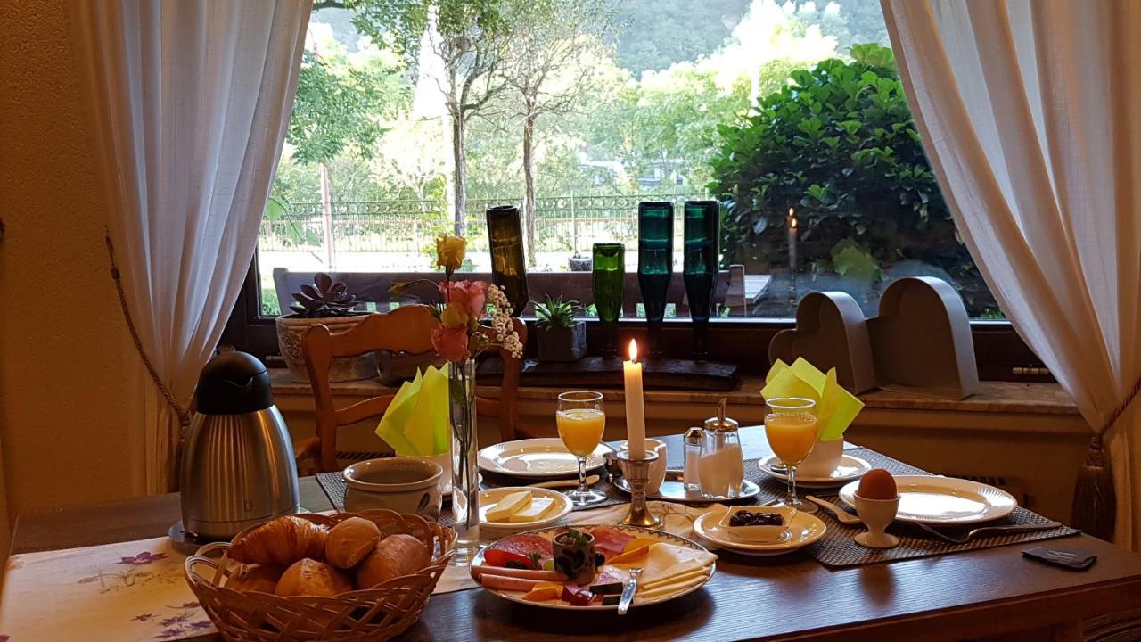 Winzerhof Gietzen Hotel Hatzenport Eksteriør billede